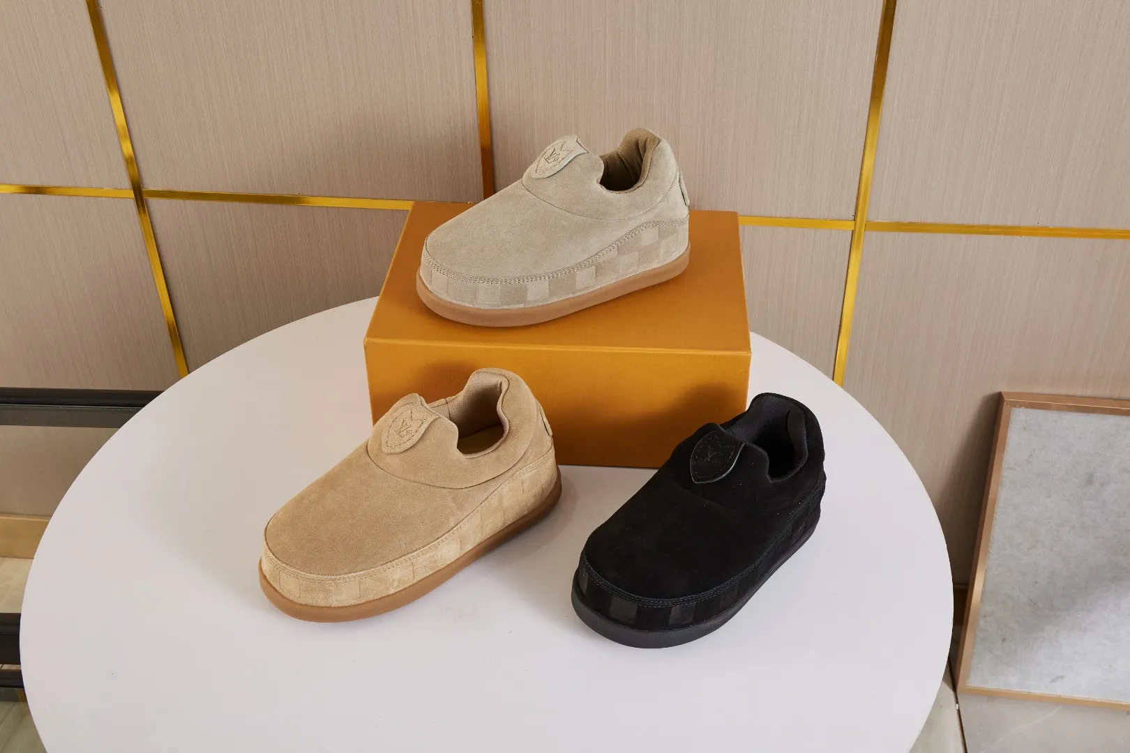 💰💰💰 660 hot style 🆕🆕🆕𝙇𝙑🔥New models are on the shelves🔥 Louis Vuitton 25ss, LV co-branded nigo YETI Fat Ding is ugly and cute, many Internet celebrities have put it on the show, a classic and versatile item. Fabric: imported high mercerized cowhide suede. Lining: High-grade elastic mesh, original molded outsole. Size: women's clothing, 35-41 (customized for women's 40 and 41), men's clothing 39-46 (customized for 45-46)